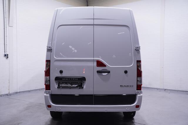 Renault MASTER 2.3 DCi 135 pk L3H2 Black Style Edition Navi Camera, 17" LMV, Sidebars Zwart, Zonneklep, 3-Zits, Uniek