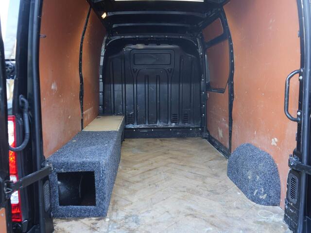 Renault MASTER T33 2.3 dCi 135 L2H2 - Parkeersensoren voor + achter - Bluetooth
