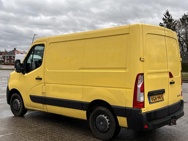 Renault MASTER T28 2.3 dCi 135 L1H1 Airco Cruise controle Trekhaak 2500kg trekgewicht Achteruitrijcamera Schuifdeur 3-Persoons Euro 6 Navigatiesysteem Telefoonverbinding 1e eigenaar