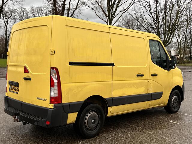 Renault MASTER T28 2.3 dCi 135 L1H1 Airco Cruise controle Trekhaak 2500kg trekgewicht Achteruitrijcamera Schuifdeur 3-Persoons Euro 6 Navigatiesysteem Telefoonverbinding 1e eigenaar