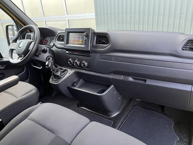 Renault MASTER T28 2.3 dCi 135 L1H1 Airco Cruise controle Trekhaak 2500kg trekgewicht Achteruitrijcamera Schuifdeur 3-Persoons Euro 6 Navigatiesysteem Telefoonverbinding 1e eigenaar