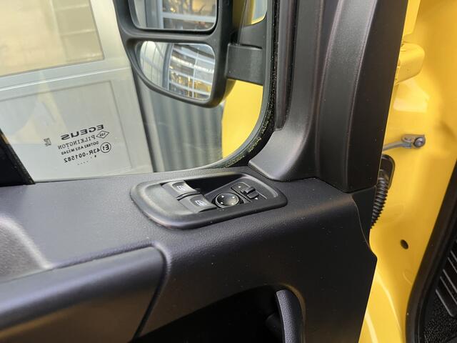 Renault MASTER T28 2.3 dCi 135 L1H1 Airco Cruise controle Trekhaak 2500kg trekgewicht Achteruitrijcamera Schuifdeur 3-Persoons Euro 6 Navigatiesysteem Telefoonverbinding 1e eigenaar