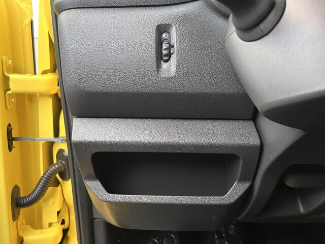 Renault MASTER T28 2.3 dCi 135 L1H1 Airco Cruise controle Trekhaak 2500kg trekgewicht Achteruitrijcamera Schuifdeur 3-Persoons Euro 6 Navigatiesysteem Telefoonverbinding 1e eigenaar