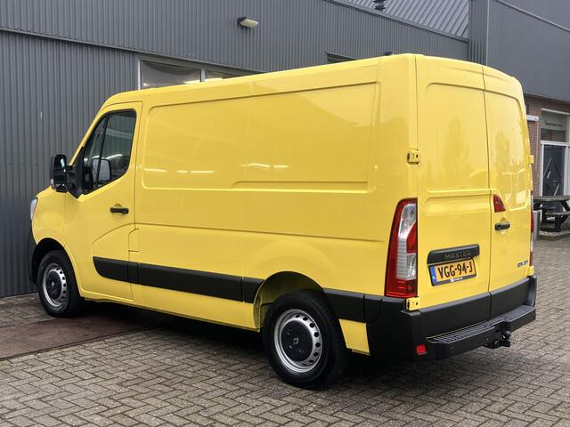 Renault MASTER T28 2.3 dCi 135 L1H1 Airco Cruise controle Trekhaak 2500kg trekgewicht Achteruitrijcamera Schuifdeur 3-Persoons Euro 6 Navigatiesysteem Telefoonverbinding 1e eigenaar