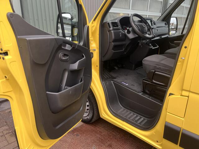 Renault MASTER T28 2.3 dCi 135 L1H1 Airco Cruise controle Trekhaak 2500kg trekgewicht Achteruitrijcamera Schuifdeur 3-Persoons Euro 6 Navigatiesysteem Telefoonverbinding 1e eigenaar
