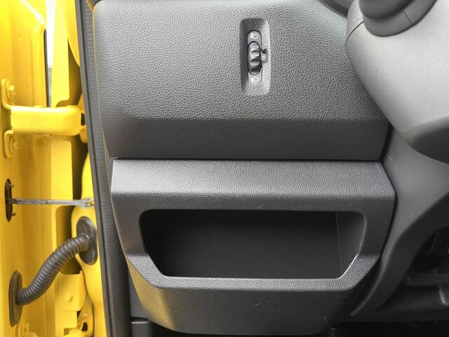 Renault MASTER T28 2.3 dCi 135 L1H1 Airco Cruise controle Trekhaak 2500kg trekgewicht Achteruitrijcamera Schuifdeur 3-Persoons Euro 6 Navigatiesysteem Telefoonverbinding 1e eigenaar