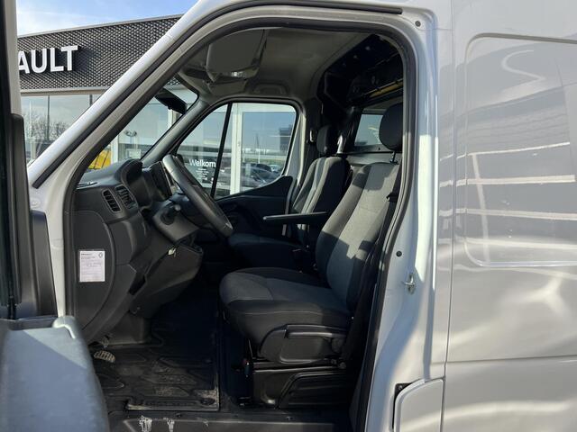 Renault MASTER T33 2.3 dCi 135 L2H2 Comfort | Trekhaak | Navigatie | DAB | Parkeersensoren | Airco |