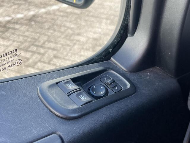 Renault MASTER T33 2.3 dCi 135 L2H2 Comfort | Trekhaak | Navigatie | DAB | Parkeersensoren | Airco |