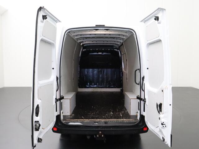 Renault MASTER 2.3DCi 135PK L3H2 Work Edition | Navigatie | Camera | 3-Persoons | Betimmering | Trekhaak