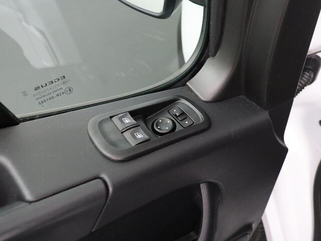 Renault MASTER 2.3DCi 135PK L3H2 Work Edition | Navigatie | Camera | 3-Persoons | Betimmering | Trekhaak