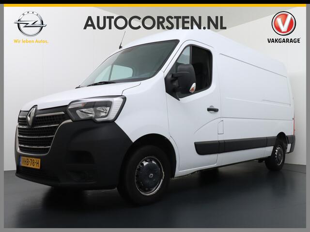 Renault MASTER T35 2.3dCi 135 L2H2 Nieuw model 3 Persoons Trekhaak Navi Camera Airco Pdc Cruise Control Bluetooth DAB Led Regensensor Betonplex Vloer Lat om Lat Betimmering 1e Eigenaar 2.500kg Trekgewicht Euro 6
