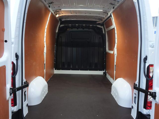 Renault MASTER T35 2.3 dCi 135 L2H2 Work Edition - All seasonbanden - Trekhaak - Imperiaal - Navigatie