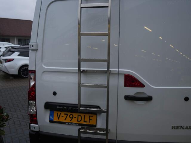 Renault MASTER T35 2.3 dCi 135 L2H2 Work Edition - All seasonbanden - Trekhaak - Imperiaal - Navigatie