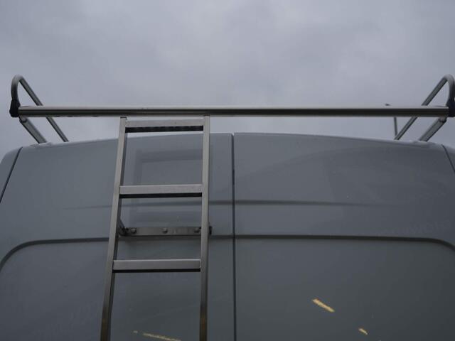 Renault MASTER T35 2.3 dCi 135 L2H2 Work Edition - All seasonbanden - Trekhaak - Imperiaal - Navigatie