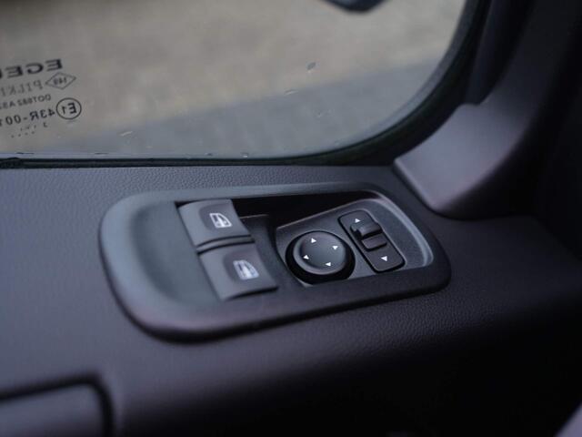 Renault MASTER T35 2.3 dCi 135 L2H2 Work Edition - All seasonbanden - Trekhaak - Imperiaal - Navigatie