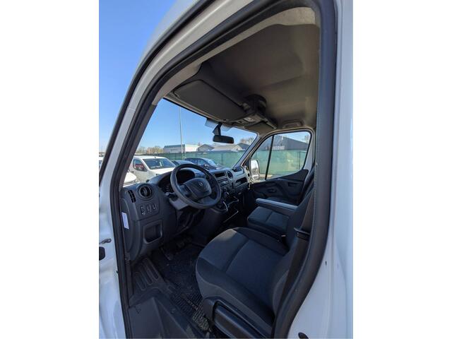 Renault MASTER T33 2.3 dCi L1H1 Imperiaal Trekhaak 3-Persoons A.Camera Airco Cruise Control Lat om lat betimmering Betonplex Vloer Bluetooth Sidebars 1e Eigenaar EURO 6 Y