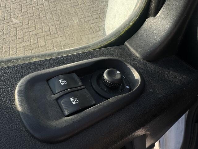 Renault MASTER T33 2.3 dCi L2H2