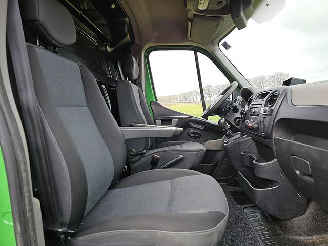 Renault MASTER T35 2.3 dCi L2H2 airco, imperiaal, trap, trekhaak, camera