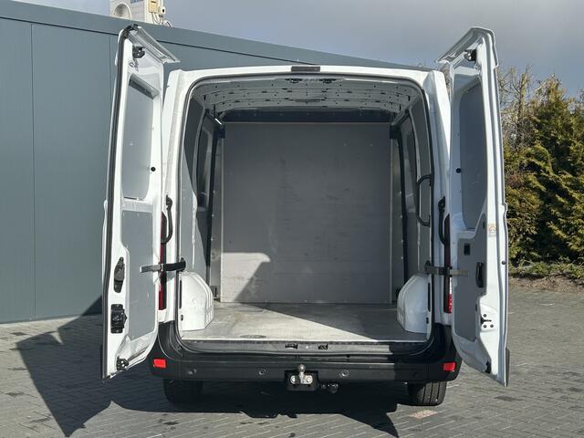 Renault MASTER 2.3 dCi 136 PK / 2x SCHUIFDEUR / L1H1 / 1e. EIG. / 2.5 TONS TREKHAAK / AIRCO / CRUISE / 3-ZITS