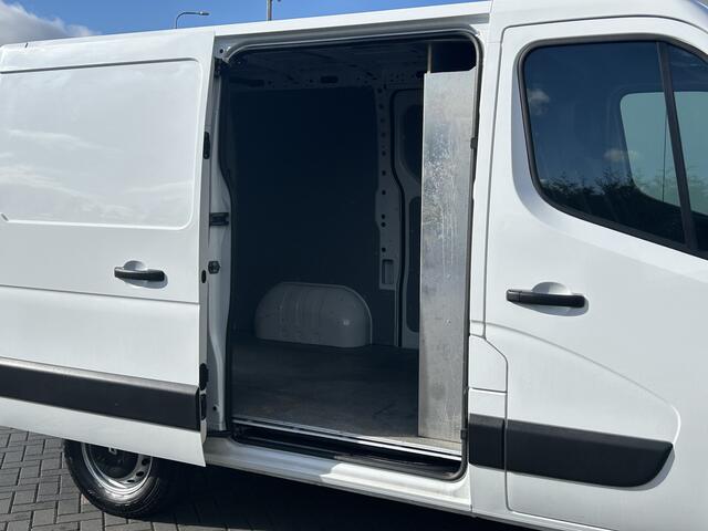 Renault MASTER 2.3 dCi 136 PK / 2x SCHUIFDEUR / L1H1 / 1e. EIG. / 2.5 TONS TREKHAAK / AIRCO / CRUISE / 3-ZITS