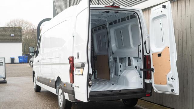 Renault MASTER T35 2.0 dCi 150 L3H2 Advance | Nieuw Model | Camera | Parkeersensoren | Apple Carplay