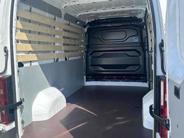 Renault MASTER T35 2.0 dCi 130 L2H2 Advance | Sidebars | Trekhaak | Draadloze oplader | Bedrijfswageninrichting | Apple Carplay/Android Auto