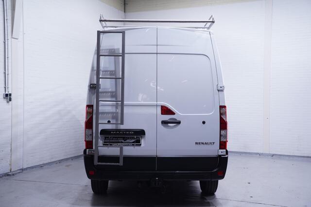 Renault MASTER 2.3 dCi 135 pk L2H2 Navi, Trekhaak Imperiaal met trap, Cruise control, Apple Carplay, 3-Zits