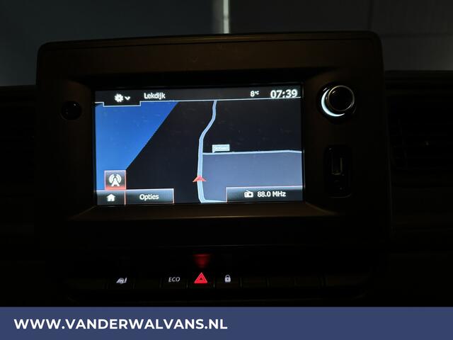 Renault MASTER 2.3 dCi 136pk L2H2 Euro6 Airco | Camera | Navigatie | Cruisecontrol | 2500kg Trekhaak, Parkeersensoren, bijrijdersbank