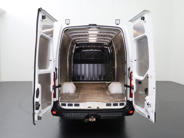 Renault MASTER 2.3DCi 165PK L3H2 Dubbellucht | 3500Kg Trekhaak | Airco | Cruise | 3-Persoons