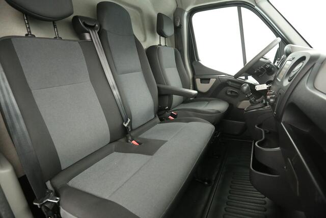Renault MASTER T35 2.3 dCi L2H2 146PK Airco 2xSchuifdeur Cruise Camera PDC 3 Persoons Elektrpakket Trekhaak