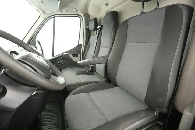 Renault MASTER T28 2.3 dCi L1H1 Airco Camera Parkeersensoren 3 Persoons Elektrpakket Trekhaak