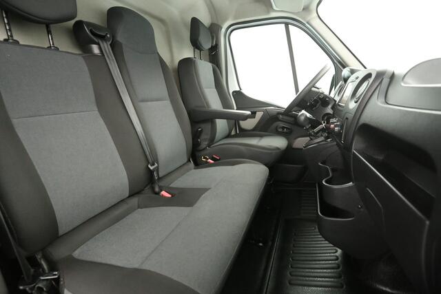 Renault MASTER T28 2.3 dCi L1H1 Airco Camera Parkeersensoren 3 Persoons Elektrpakket Trekhaak