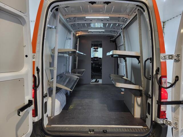 Renault MASTER E-Tech T31 L3H2 52 kWh | POST NL instapklaar | Schappen | Sidebars | Achteropstap | Doorloop | Laadvloer | Aantal gebruikerssporen blijven zitten