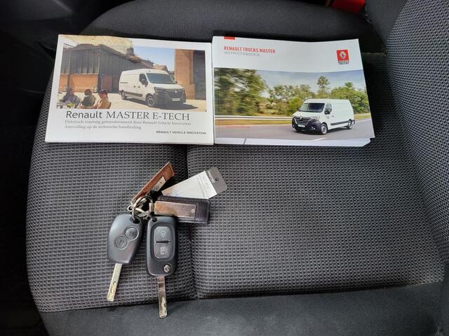 Renault MASTER E-Tech T31 L3H2 52 kWh | POST NL instapklaar | Schappen | Sidebars | Achteropstap | Doorloop | Laadvloer | Aantal gebruikerssporen blijven zitten