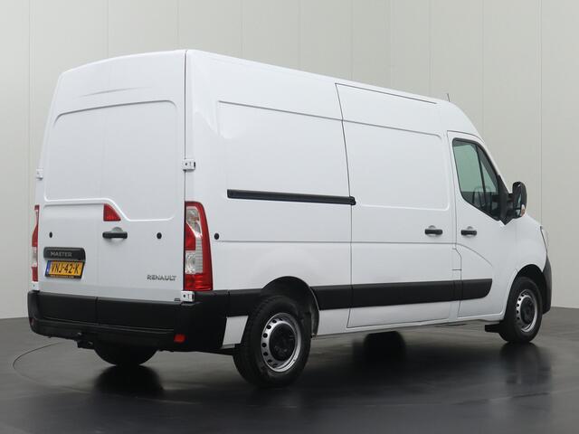 Renault MASTER 2.3DCi 135PK L2H2 | Navigatie | Camera | Betimmering | 3-Persoons | Trekhaak