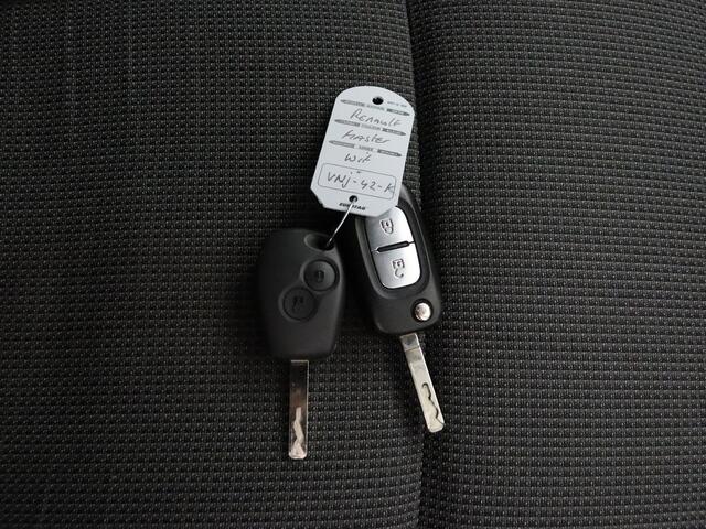 Renault MASTER 2.3DCi 135PK L2H2 | Navigatie | Camera | Betimmering | 3-Persoons | Trekhaak
