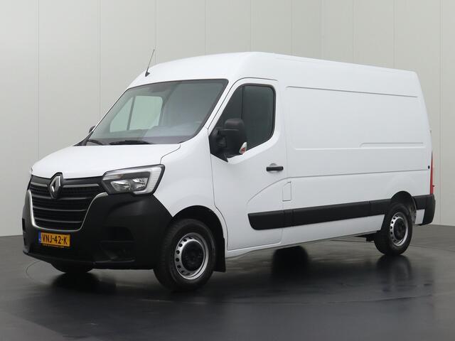 Renault MASTER 2.3DCi 135PK L2H2 | Navigatie | Camera | Betimmering | 3-Persoons | Trekhaak