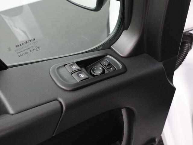 Renault MASTER 2.3DCi 135PK L2H2 | Navigatie | Camera | Betimmering | 3-Persoons | Trekhaak