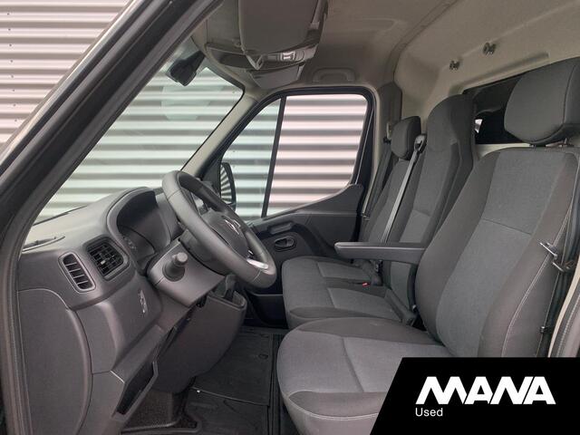 Renault MASTER T35 2.3 dCi 135 L2H2 Airco Cruise Sensoren LED 12V Navigatie Bijrijdersbank Bluetooth NAP