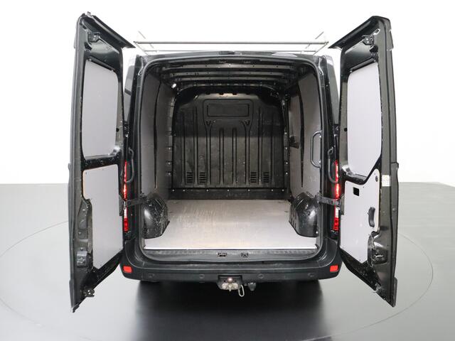 Renault MASTER 2.3DCi 135PK | Imperiaal | Trekhaak | Navigatie | Camera | 3-Persoons | Airco | Cruise | Betimmering