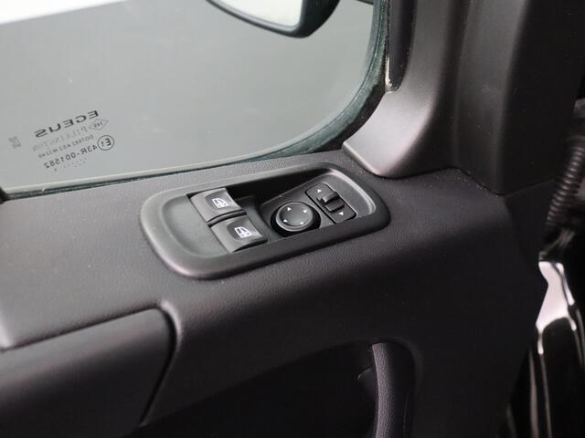 Renault MASTER 2.3DCi 135PK | Imperiaal | Trekhaak | Navigatie | Camera | 3-Persoons | Airco | Cruise | Betimmering