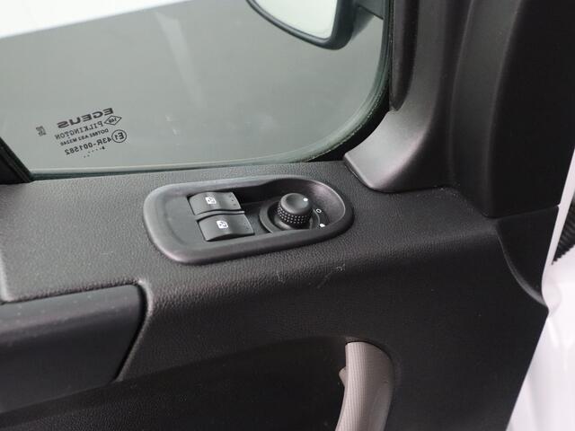 Renault MASTER 2.3DCI 130PK L2H2 Imperiaal | Trekhaak | Kastinrichting | Airco | Cruise | Navigatie | 3-Persoons