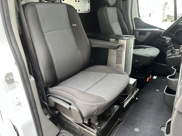 Renault MASTER T35 2.3 dCi L2H2 Airco Cruise controle Kastinrichting Trekhaak 2500kg Trekgewicht Schuifdeur Zijruit rechts Euro 6 Bpm vrij !!1e eigenaar Dealer onderhouden Ook ideaal voor ombouw naar camper