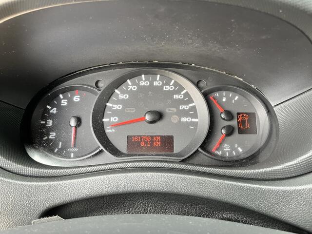 Renault MASTER T35 2.3 dCi L2H2 Airco Cruise controle Kastinrichting Trekhaak 2500kg Trekgewicht Schuifdeur Zijruit rechts Euro 6 Bpm vrij !!1e eigenaar Dealer onderhouden Ook ideaal voor ombouw naar camper