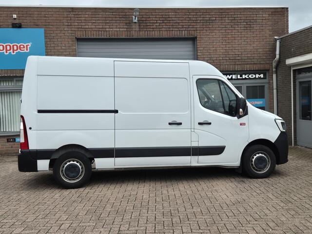 Renault MASTER T35 2.3 dCi 135 L2H2 Comfort Airco / Cruise control / Achteruitrijcamera. Marge! Nette bus.