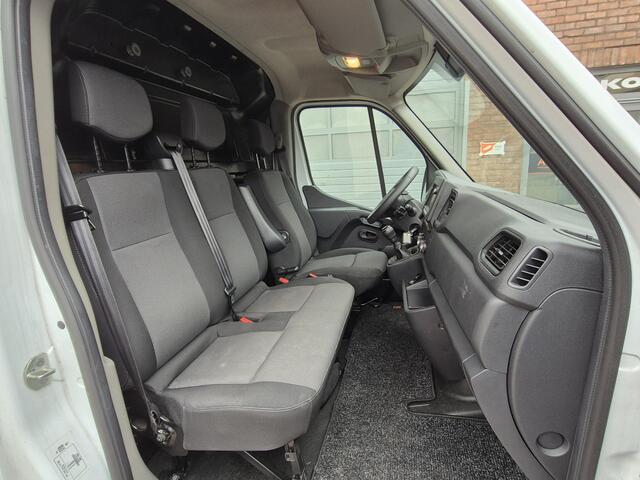 Renault MASTER T35 2.3 dCi 135 L2H2 Comfort Airco / Cruise control / Achteruitrijcamera. Marge! Nette bus.