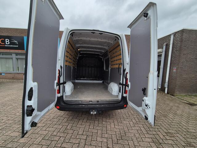 Renault MASTER T35 2.3 dCi 135 L2H2 Comfort Airco / Cruise control / Achteruitrijcamera. Marge! Nette bus.