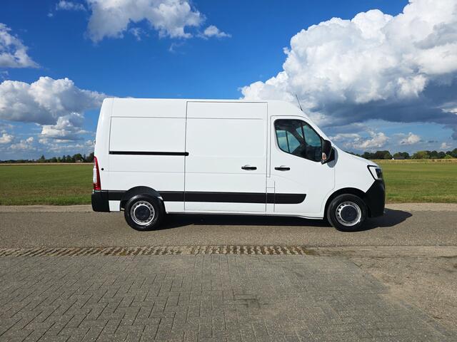Renault MASTER T35 2.3 dCi 135 L2 H2 - 135 Pk - Euro 6 - Airco - Cruise Control