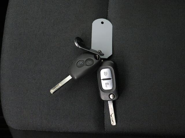 Renault MASTER 2.3DCi 135PK L2H2 Werkplaats | Kastinrichting | Airco | Cruise | Trekhaak 2500Kg