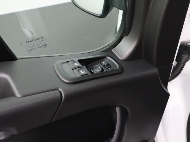 Renault MASTER 2.3DCi 136PK L3H2 Maxi | Leder | Navigatie | Camera | Airco | 3-Persoons | Betimmering